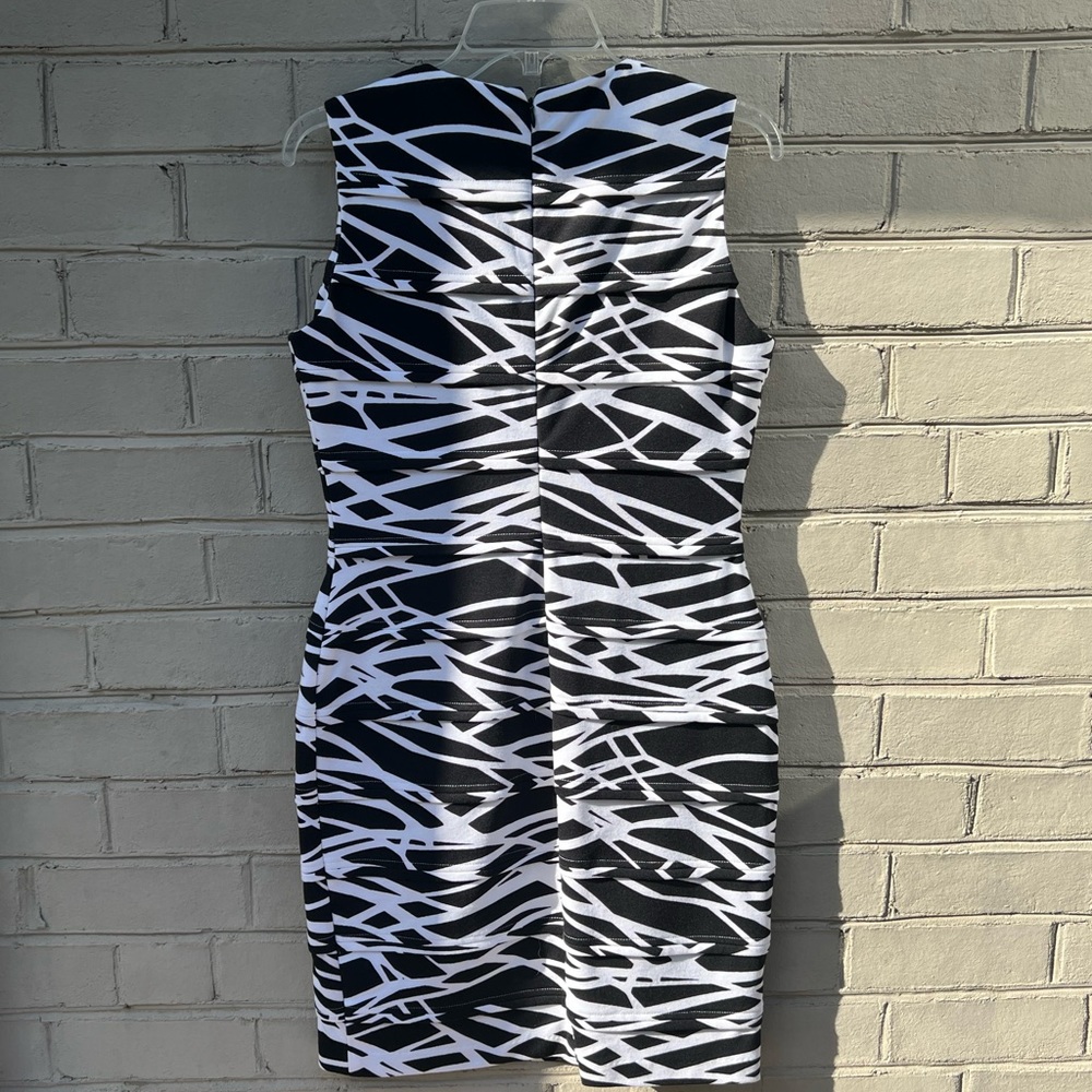 NWOT Calvin Klein Size 8 Black & White Bandage Dress - Picture 9 of 11